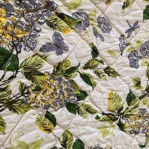 April Cornell, Quilt, Queen size, Floral print with velvet trim